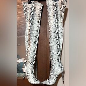 Steve Madden Like New Vegan Leather Boots